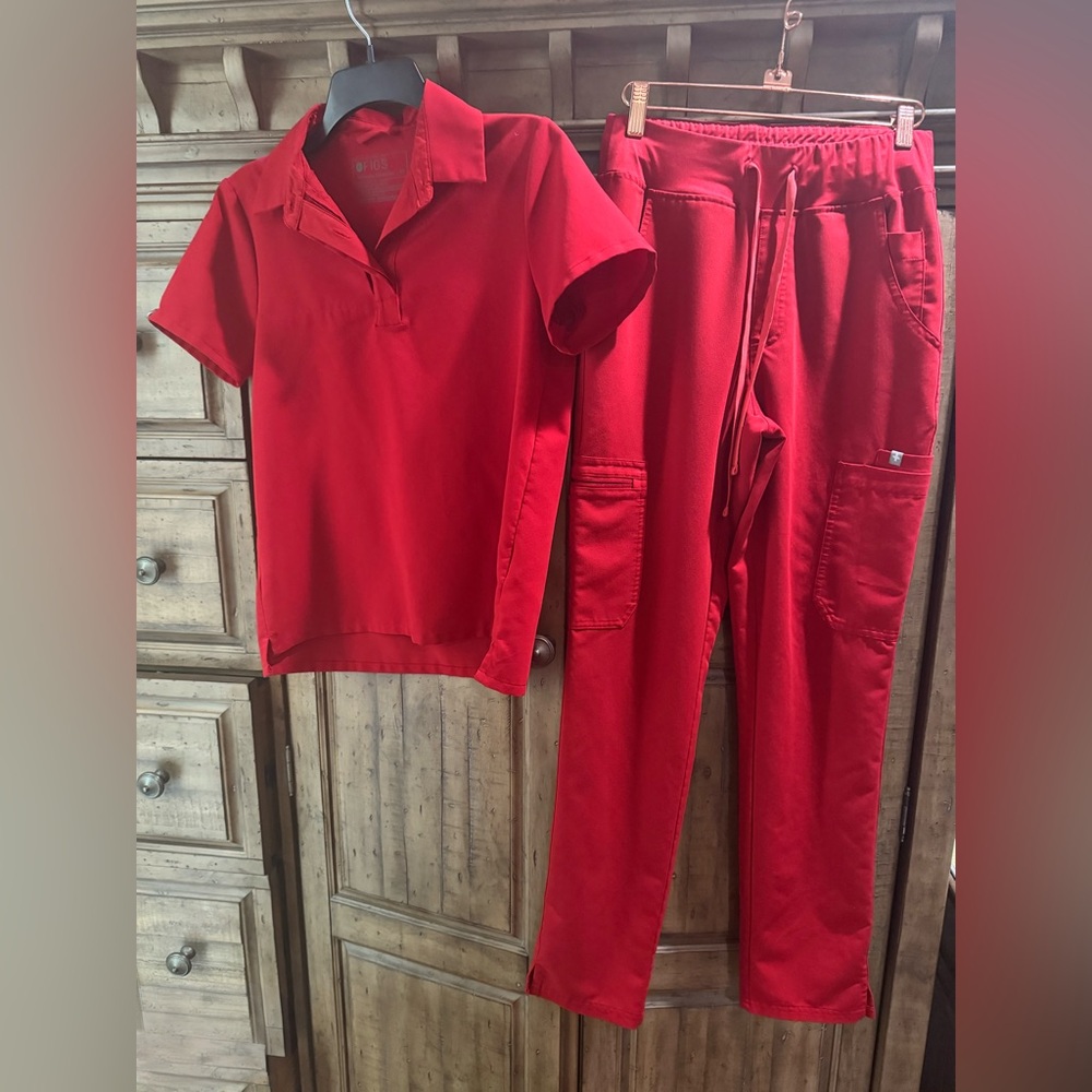 Figs XS High Waisted Yola Skinny Scrub pants and XS top in color red.